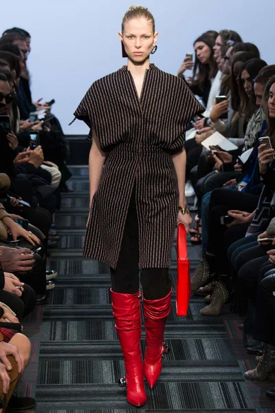 Look 15